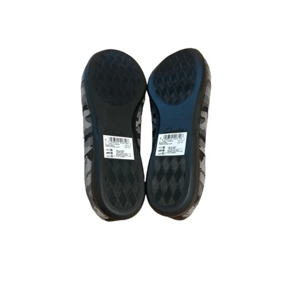Clarks Cloudsteppers Carly Dream Black Camo Women's Slip On Loafers Sz 7 M NEW‎